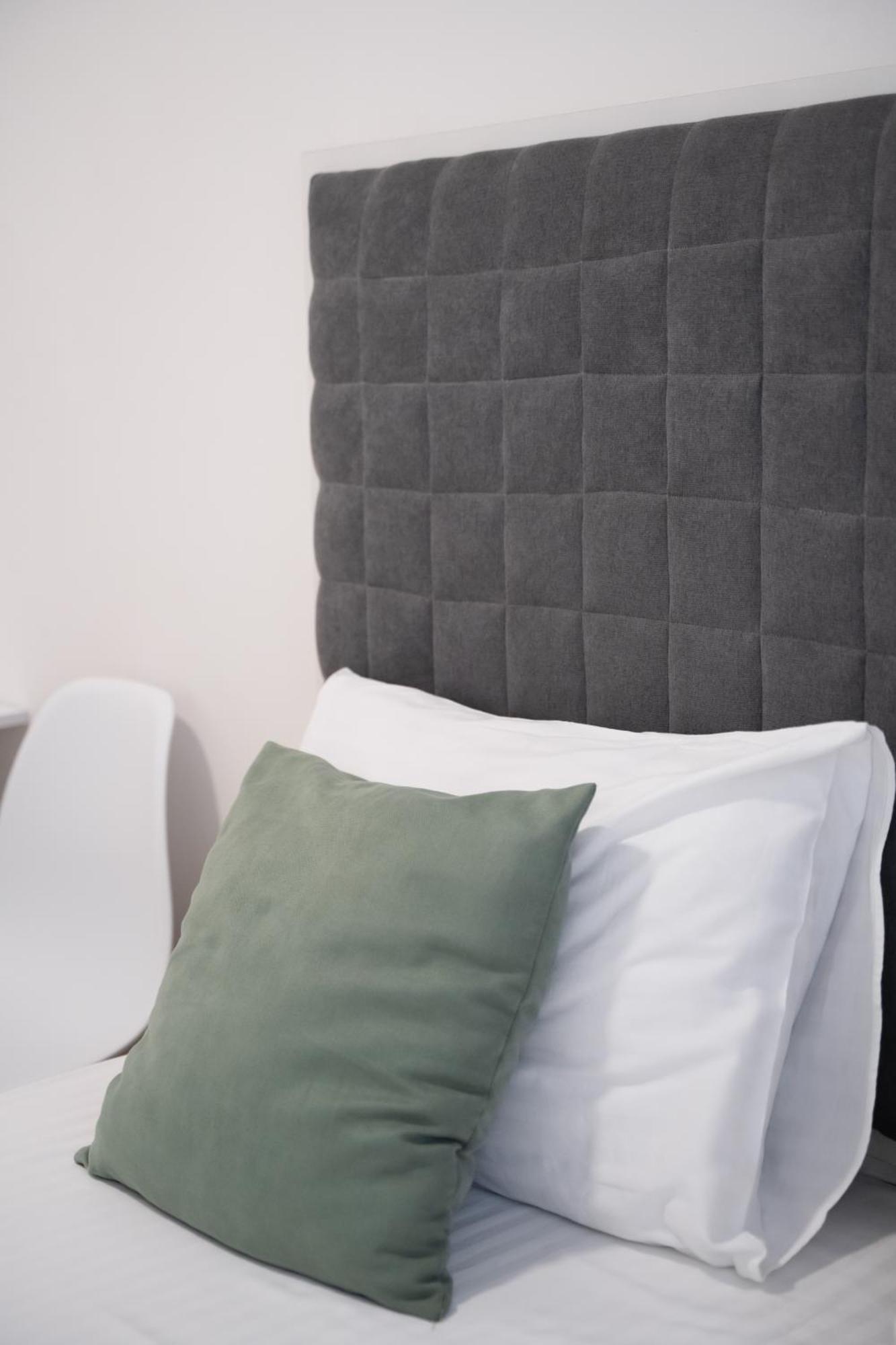 Myfreedom поруч із метро вокзальна Apartment